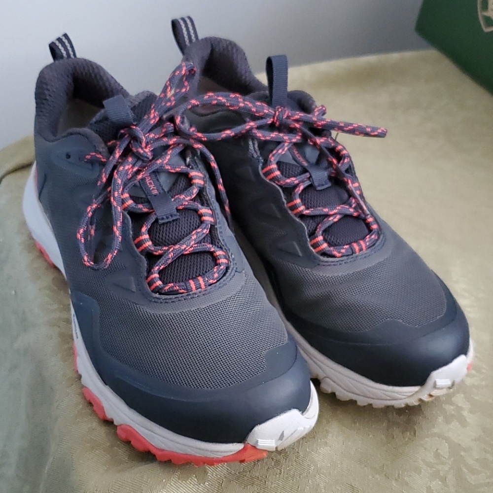 GUC North Face 7 gray gortex hiking shoe